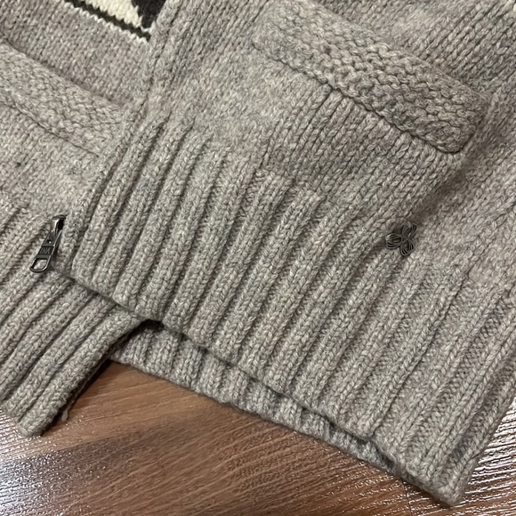 Aritzia/ TNA zip up sweater - Picture 3 of 4